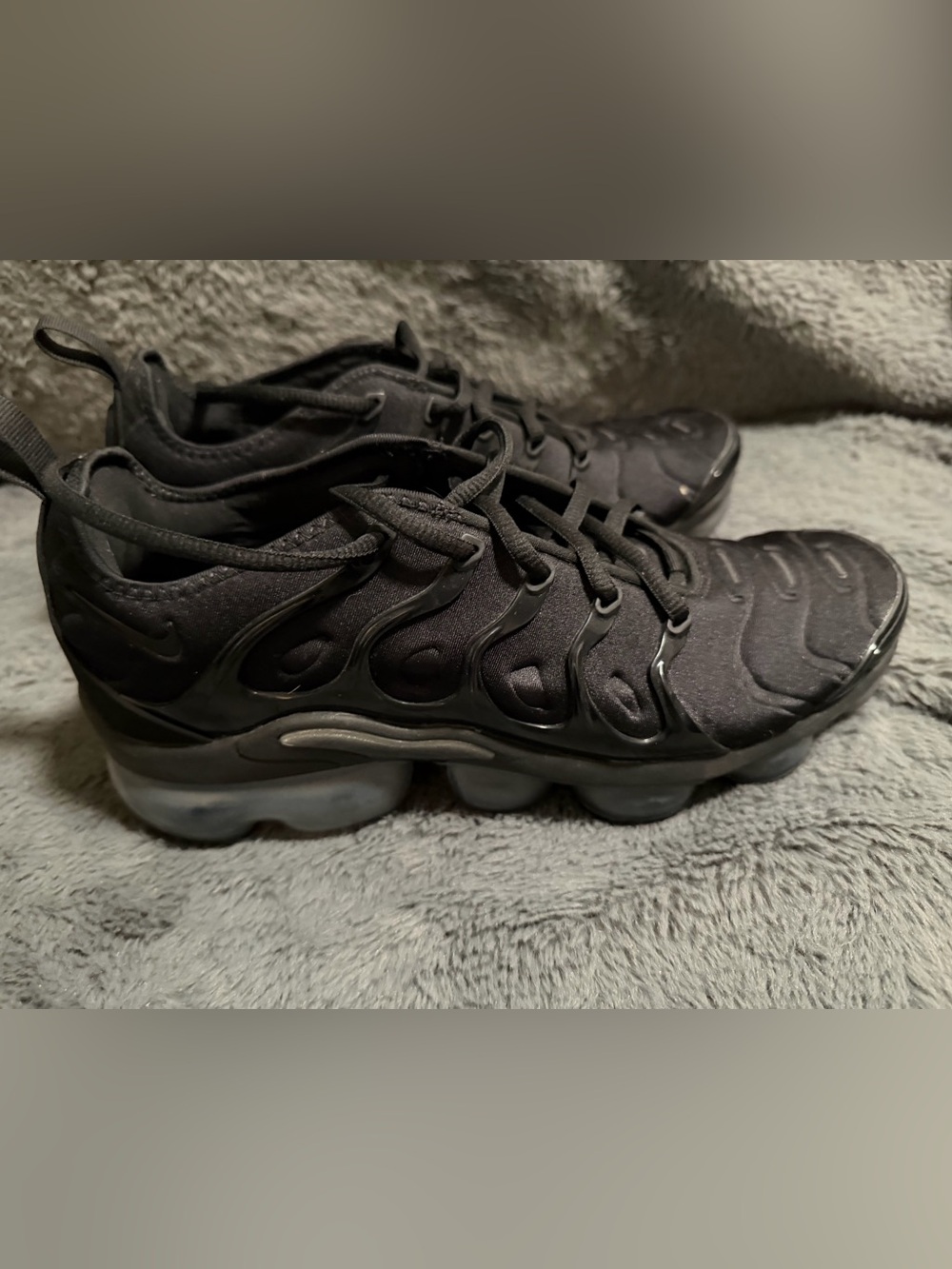 Nike Womenβs Black Athletic Running Sneakers